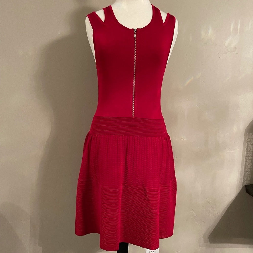 Sleeveless knit dress in deep red